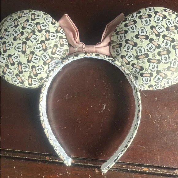 Disney Mickey Mouse Ears - Minnie Mouse pink bow - fits all - - Picture 5 of 5